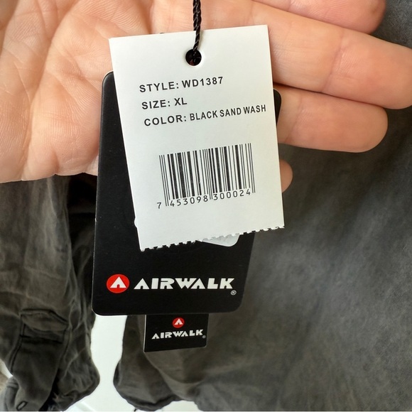 NWT! Airwalk Men's XL Black Wash Hooded Denim Shirt Long Sleeve Casual ButtonUp - Picture 6 of 7